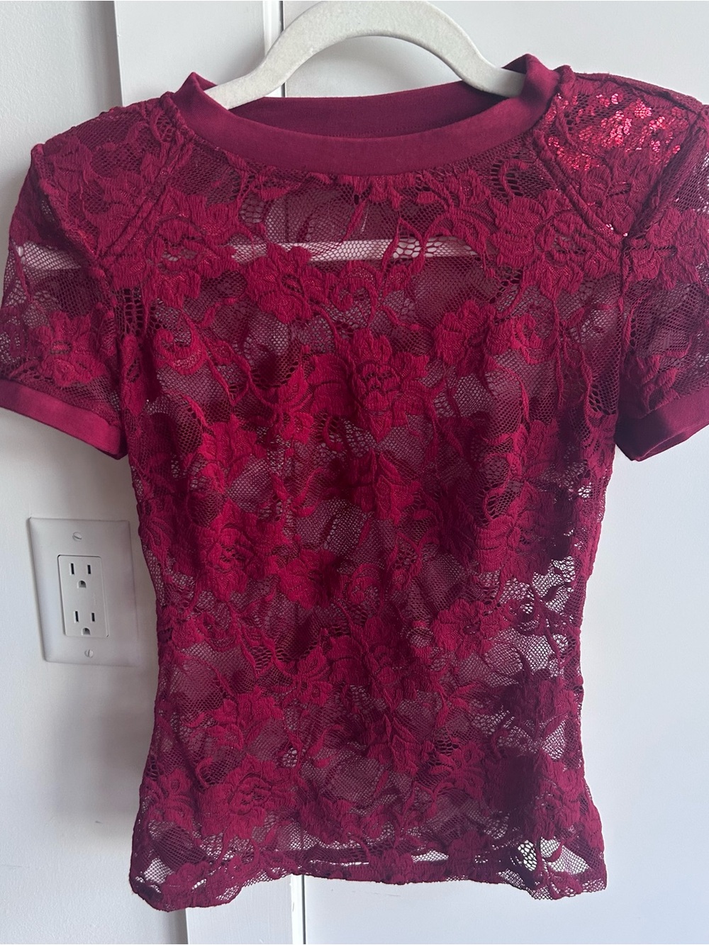 Bebe women’s  Lace Short-Sleeve Top - Burgundy